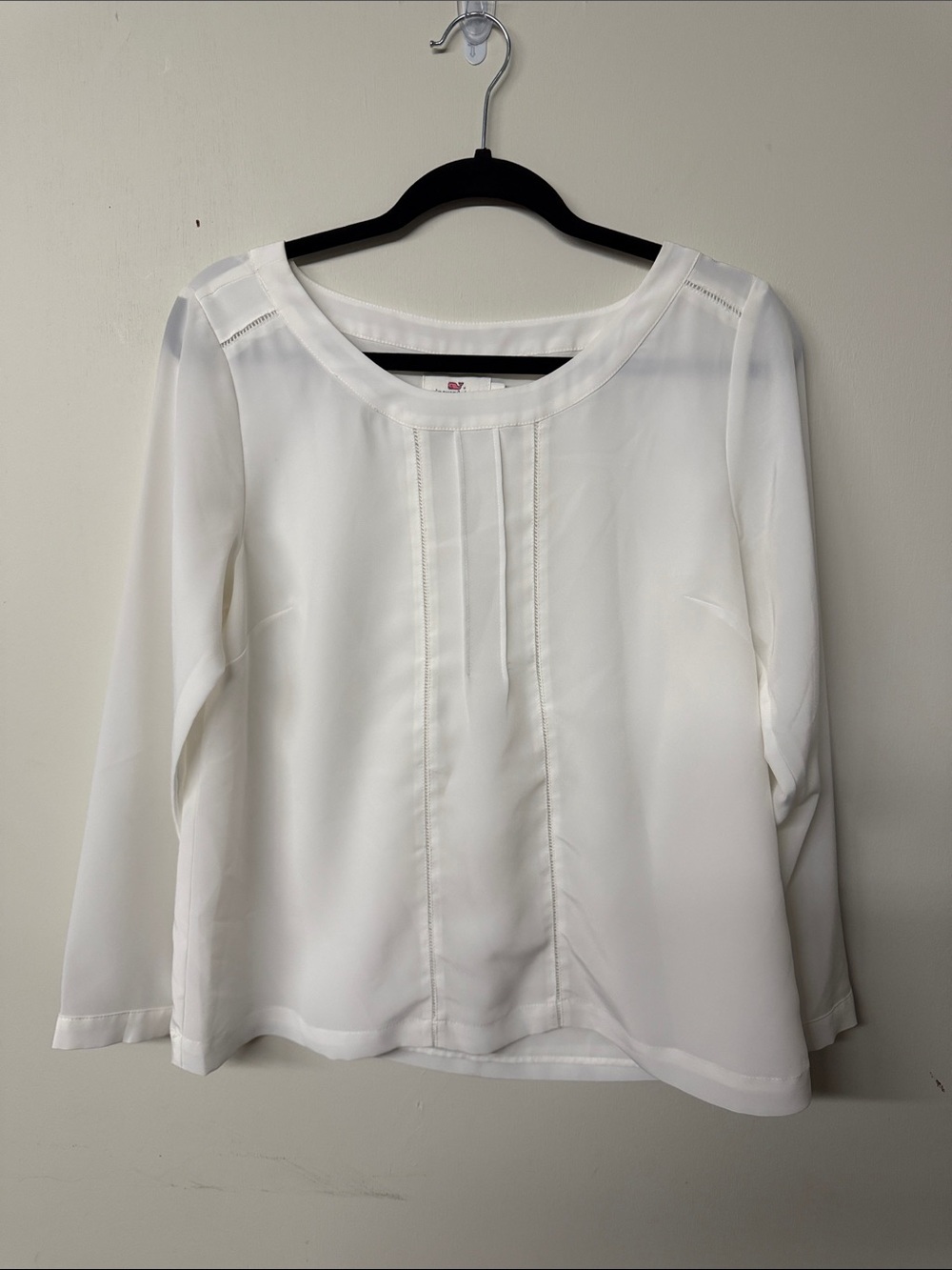 Vineyard vines Women’s White Long-Sleeve Pleated Front Blouse